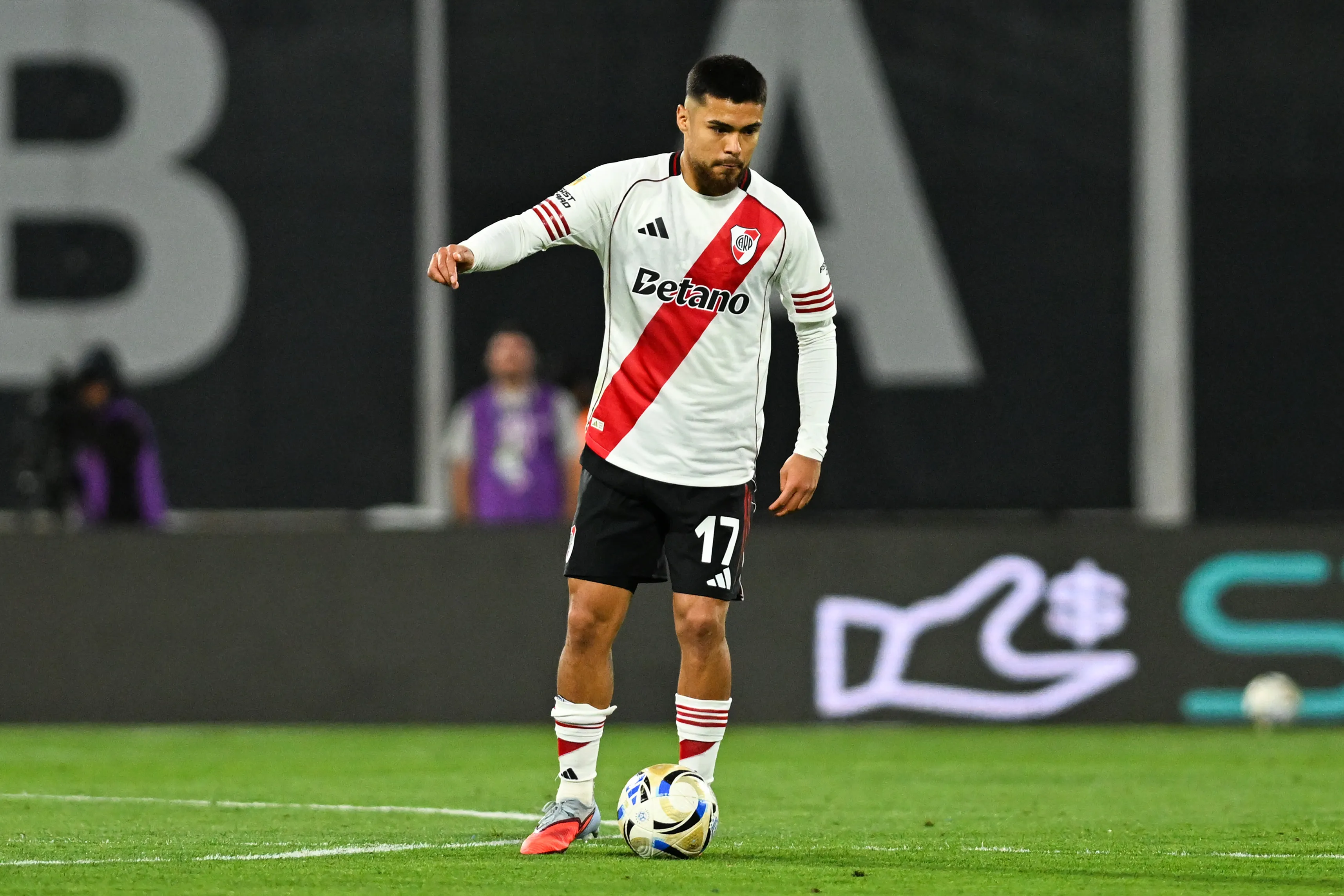 Paulo Díaz sufrió una molestia en el recto anterior del muslo izquierdo. (Getty Images)