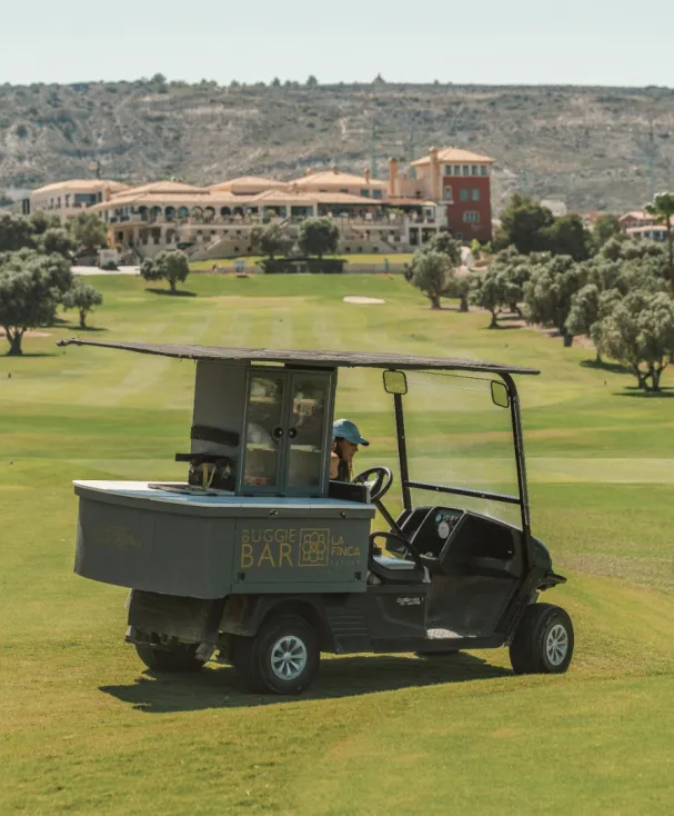 Una de las postales que deja la Finca Resort, con una cancha de golf incluída.