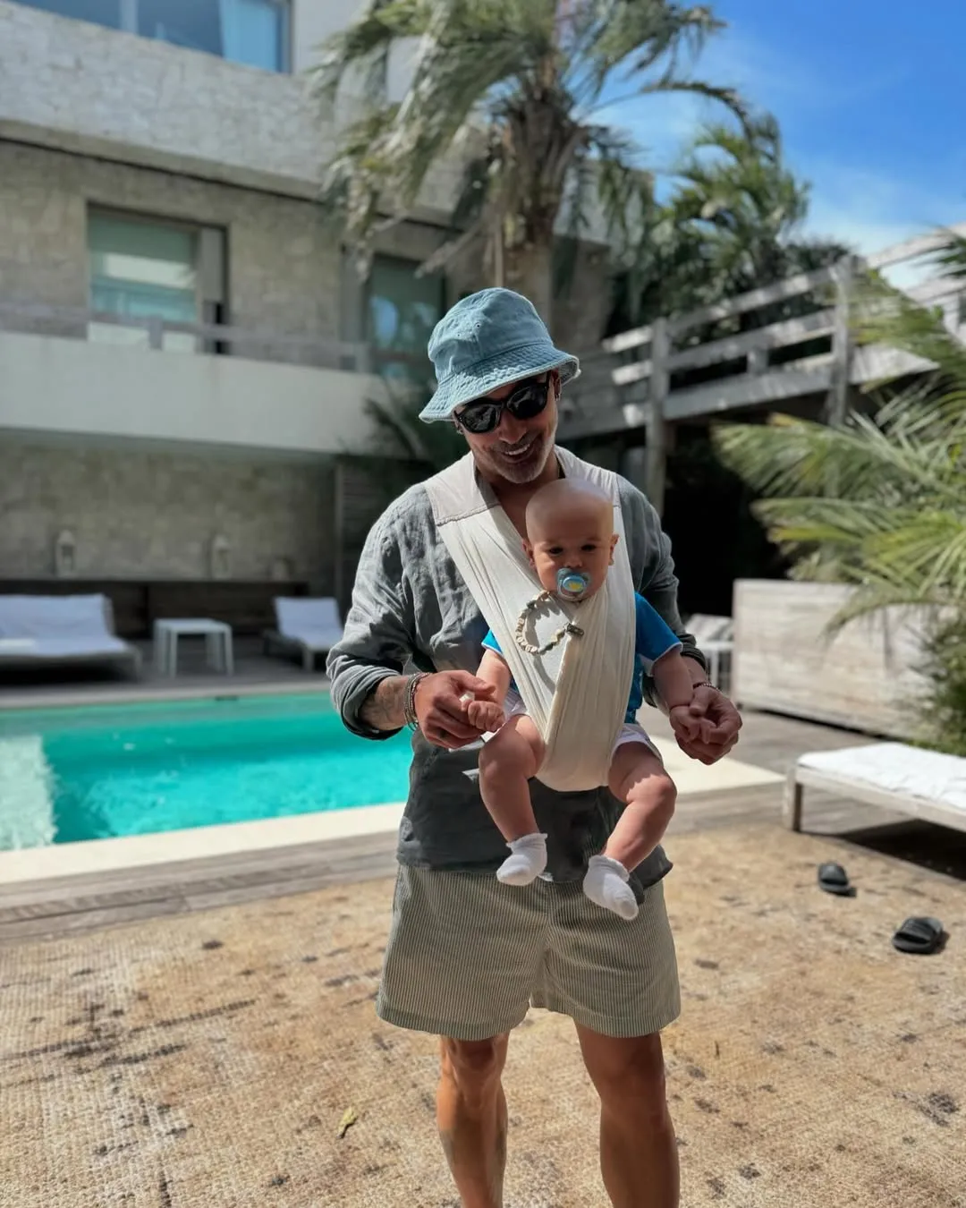 Lavezzi con su hijo menor, hoy de dos años.