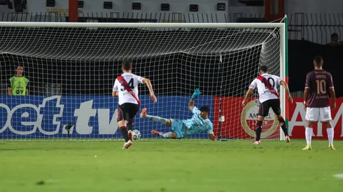 Juanfer Quintero erró el penal ante Carabobo.