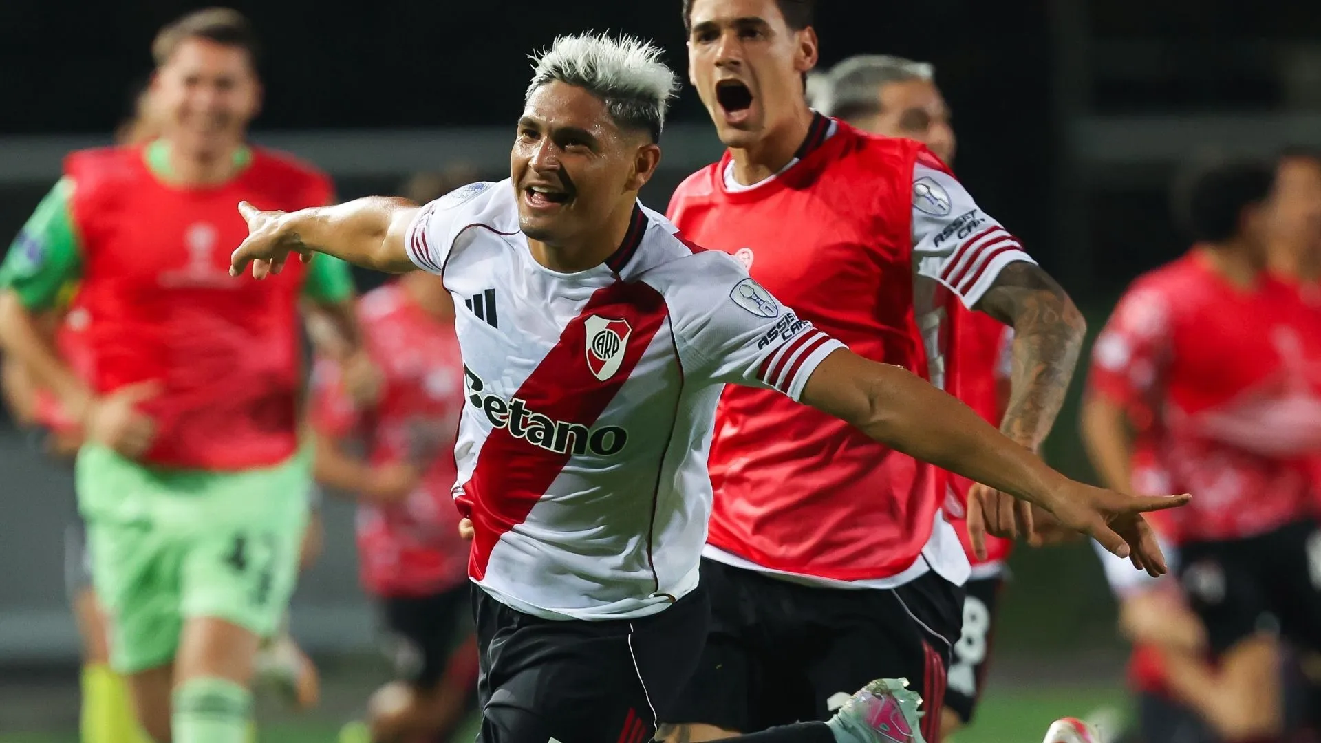 Maxi Salas volvió a convertir y empieza a ser un importante recambio.