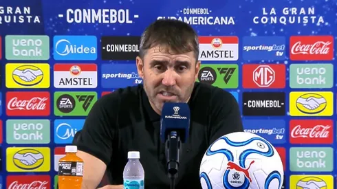 El Chacho habló en conferencia tras el partido.