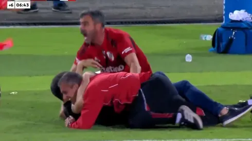 El Chacho enloqueció en el gol de Salas.