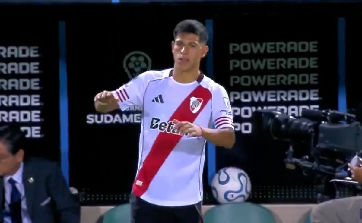 La curiosa e insólita forma en la que anunciaron a Lautaro Pereyra en su entrada ante Carabobo