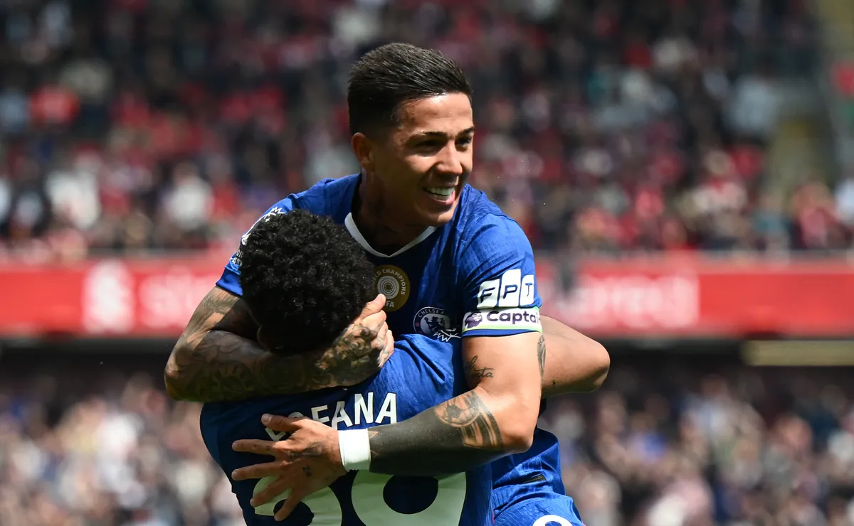 VIDEO: el gol de Enzo Fernández de tiro libre contra Liverpool en Anfield por la Premier League