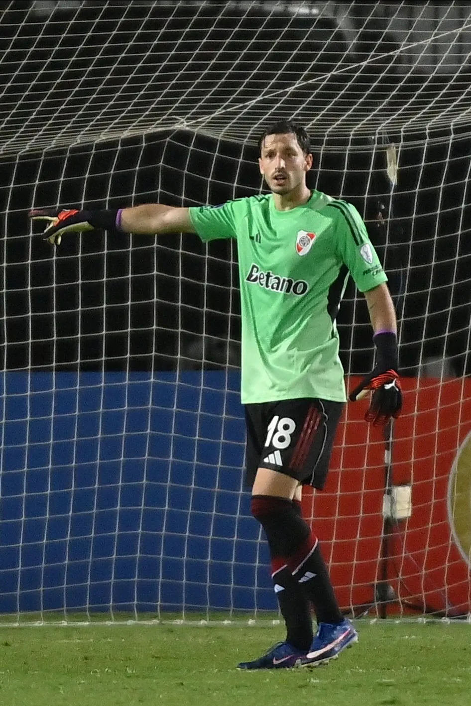 Matías Viña fue el arquero de River en los minutos finales ante Carabobo por la expulsión de Beltrán. (Getty Images)