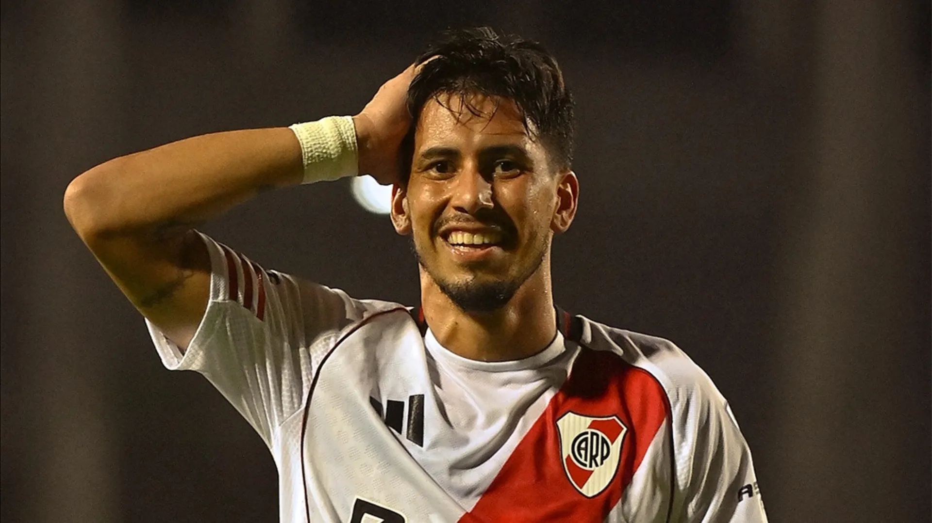 Maximiliano Meza se va de River y se prepara para firmar con Independiente.