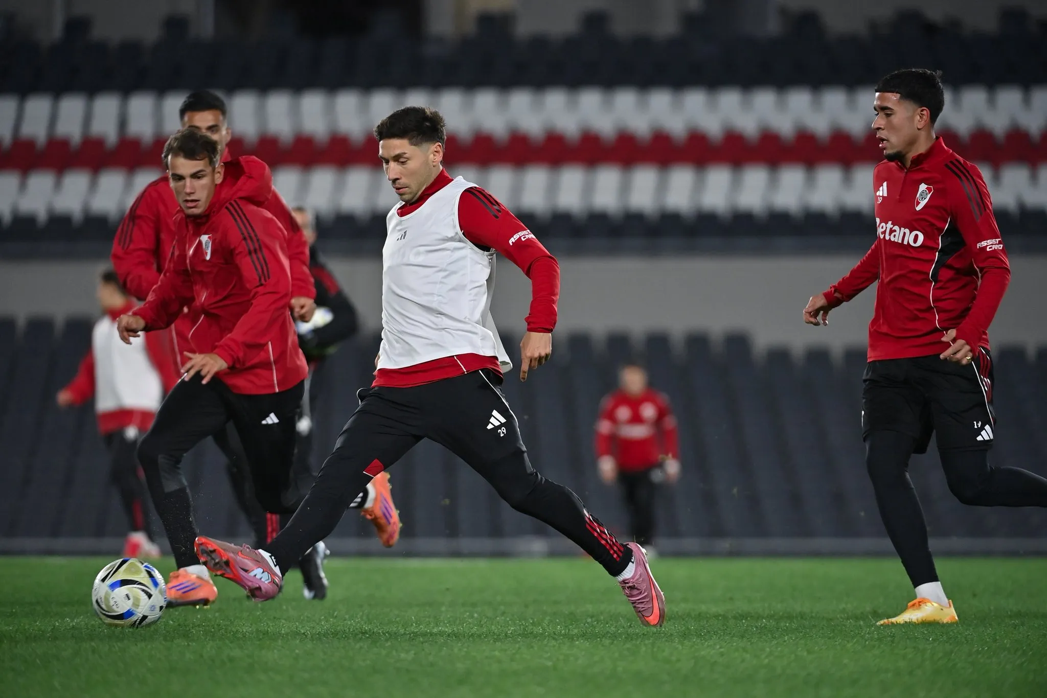 River se entrenó en la tarde del sábado de cara al cruce frente a San Lorenzo. (Prensa River)