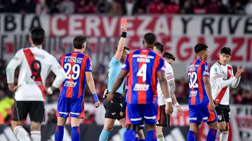 Reali, expulsado en San Lorenzo vs. River.