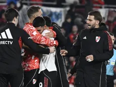 El desconsuelo de Kendry Páez tras errar el penal: llanto en la mitad de la cancha y paternal gesto de Coudet
