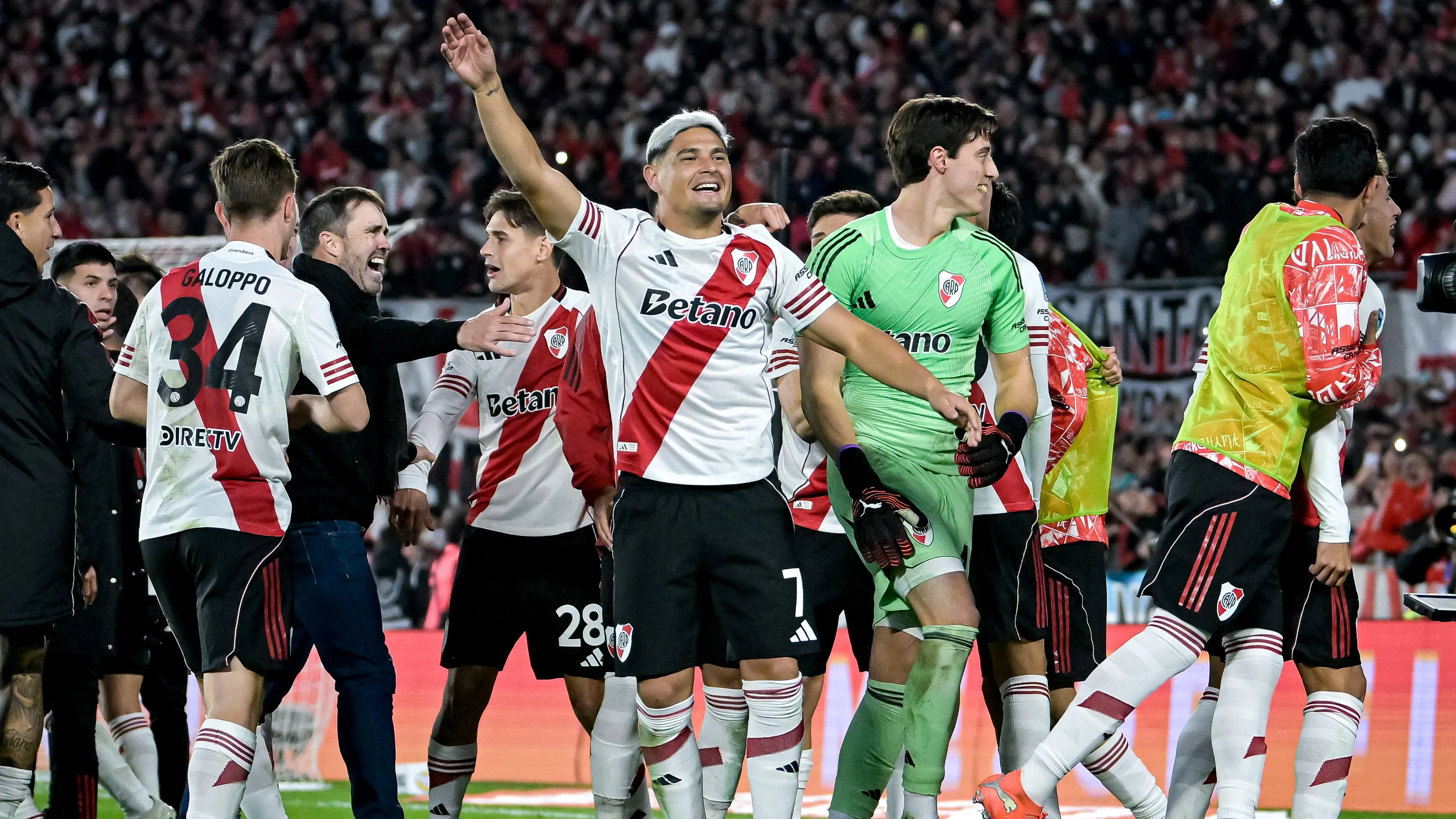 River viene de ganar por penales un partido de locos.