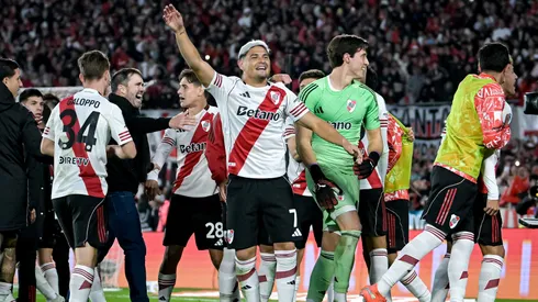 Maxi Salas en los festejos luego de la clasificación. (Foto: Getty).