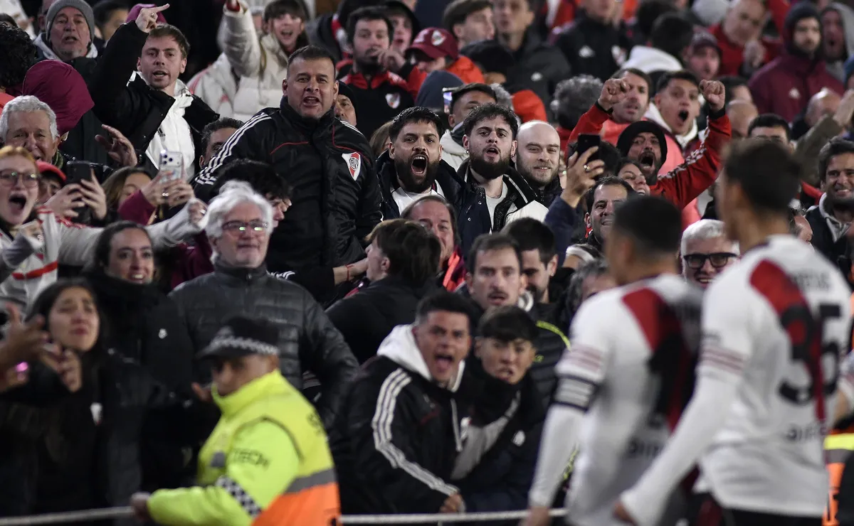 El Monumental fue un cabildo abierto ante San Lorenzo.
