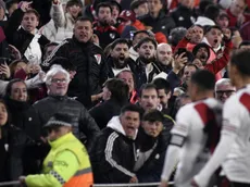 El Monumental fue un cabildo abierto: del "que se vayan todos" a la euforia por el gol de Juanfer
