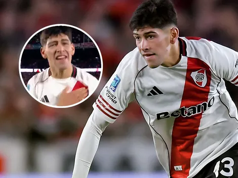 El festejo de Lautaro Rivero luego de un flojísimo partido ante San Lorenzo: mirada a la cámara y golpe al escudo