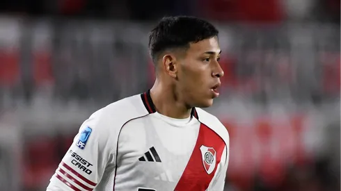 El defensor hizo su debut en el Monumental.