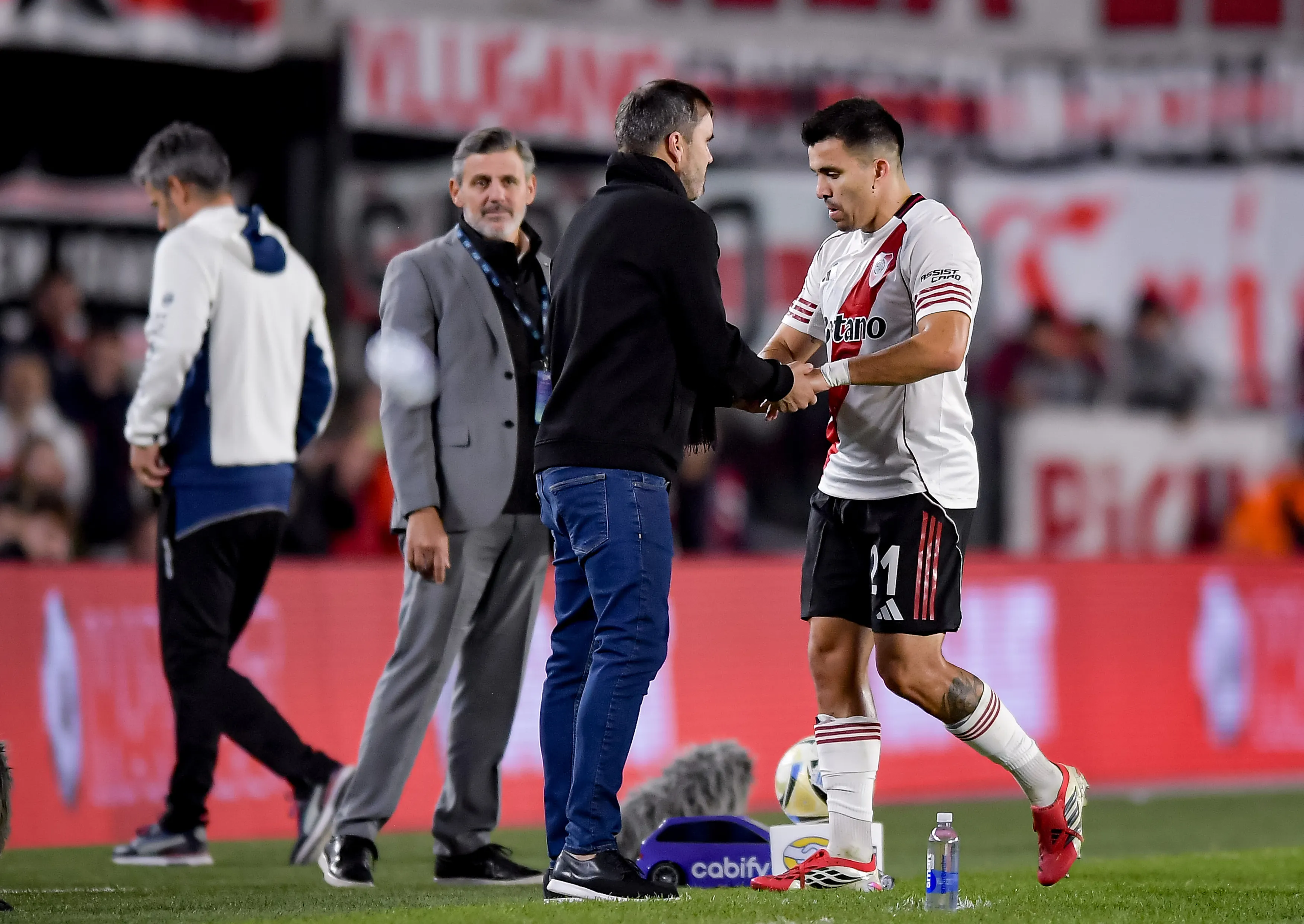 Acuña no llegó a recuperarse plenamente tras la molestia sufrida ante Gimnasia. (Getty Images)