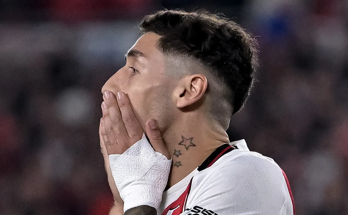 Montiel se lamenta tras errar su penal contra Rosario Central.