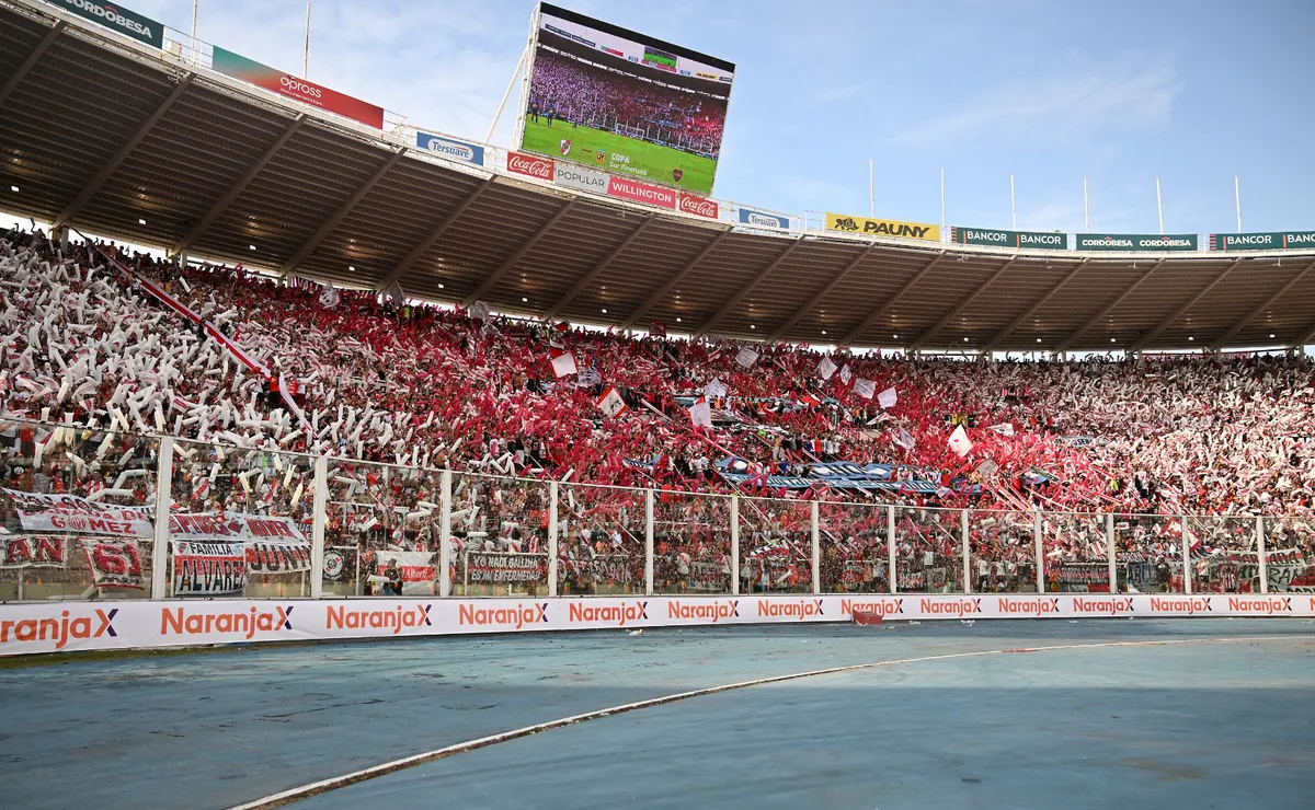 Qué tribunas le darían a River el domingo.