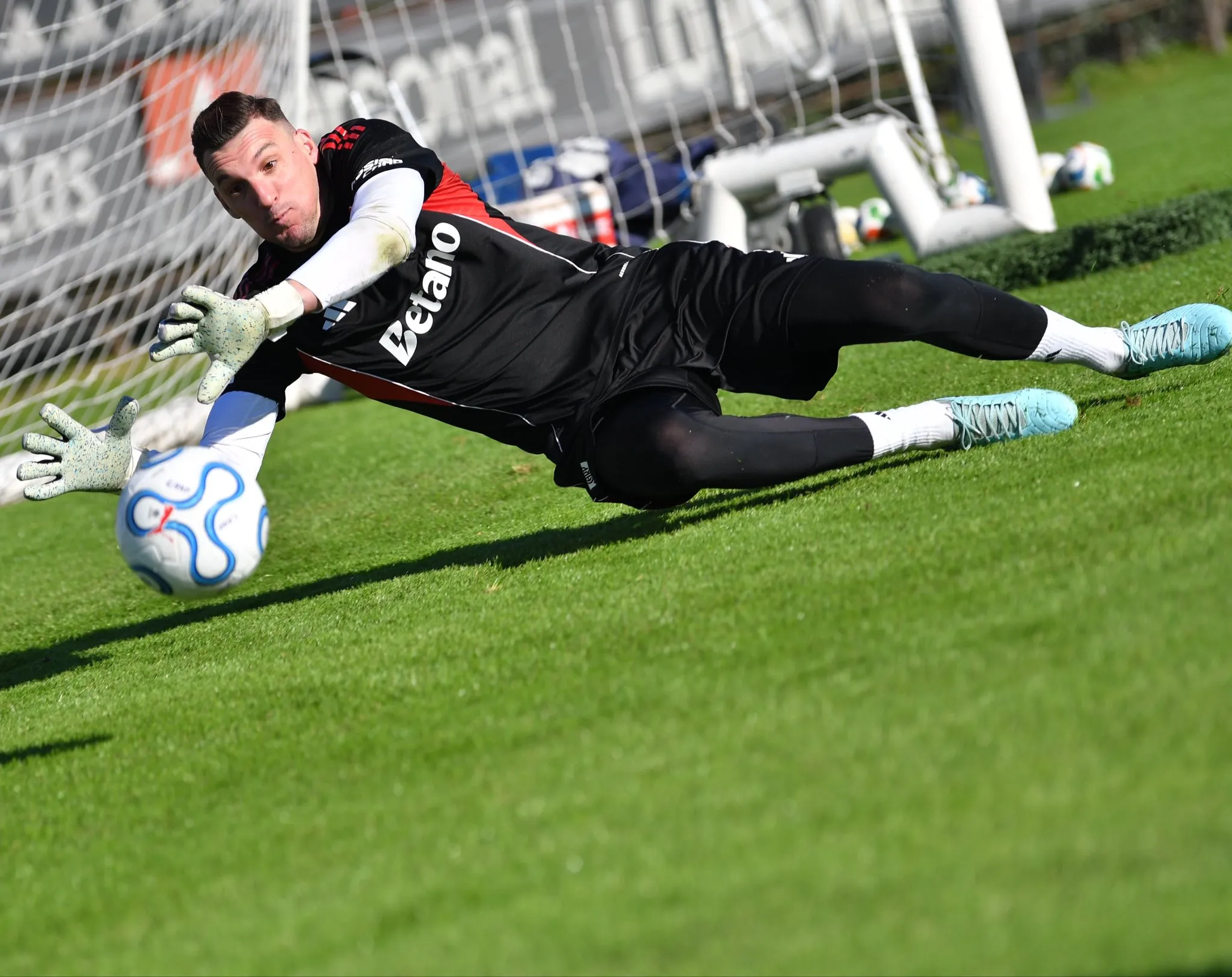 Franco Armani volverá a ser el arquero titular de River ante Bragantino. (Prensa River)