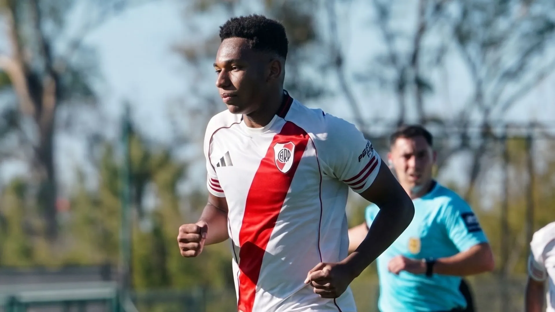 Jonathan Spiff lleva 2 goles en 10 partidos en Reserva y podría debutar ante Bragantino.