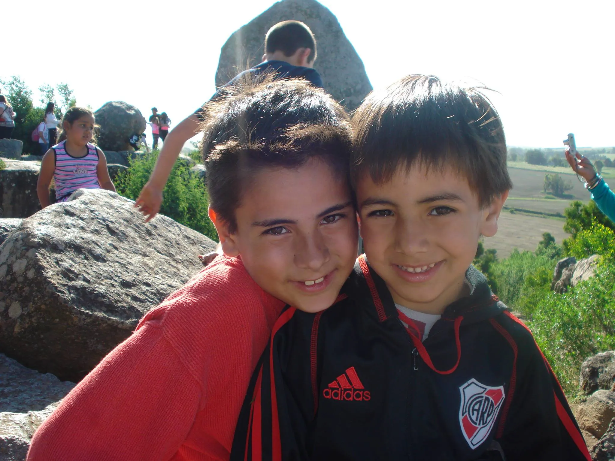 Lucas Silva (derecha), con su hermano, Iván. De River desde la cuna.