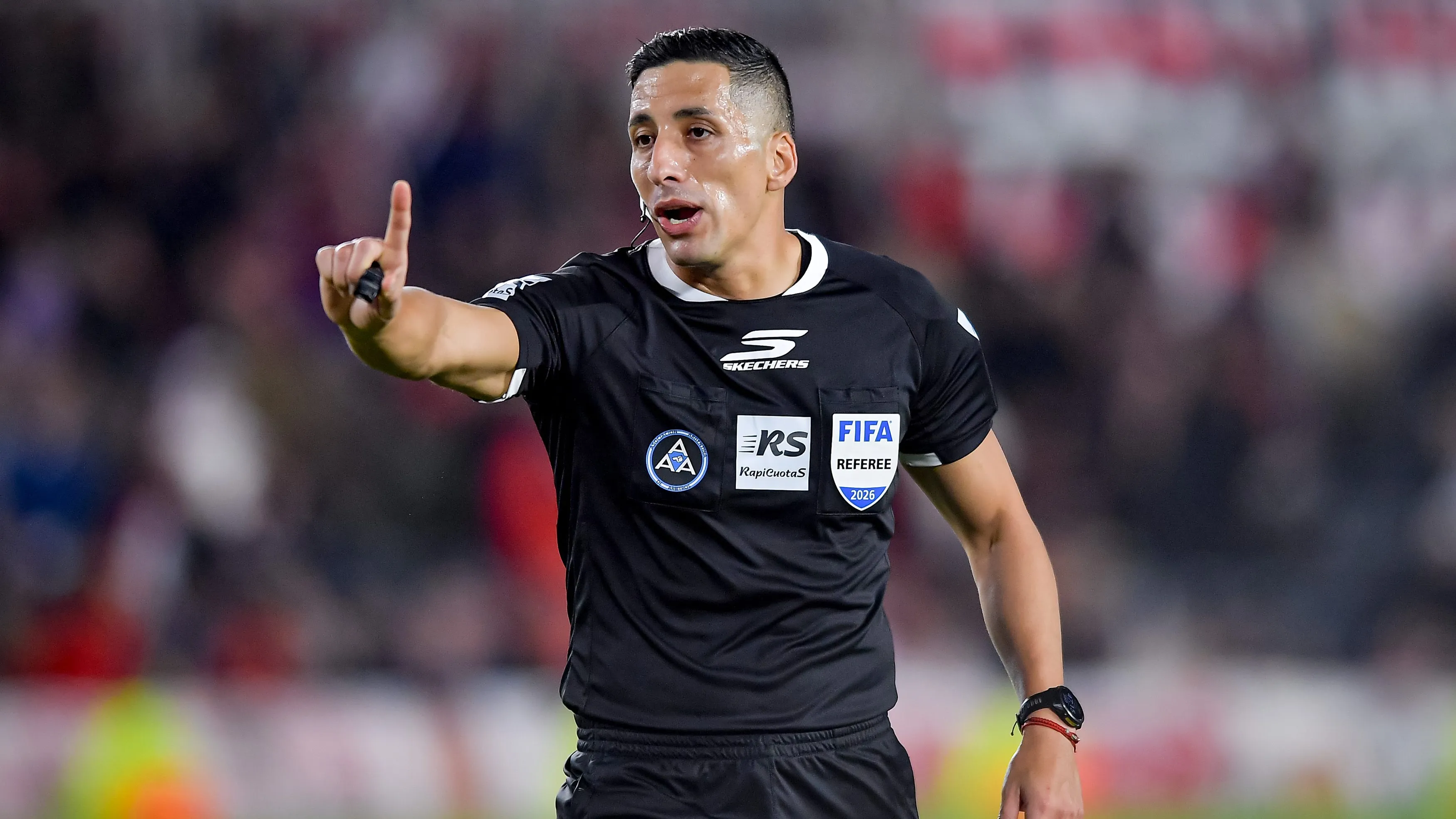 Se confirmó la terna arbitral para el partido del domingo.