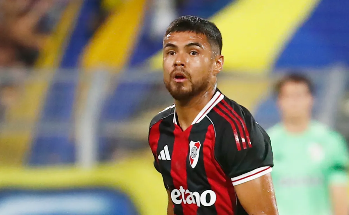 Paulo Díaz recibió el alta y jugaría ante Bragantino.