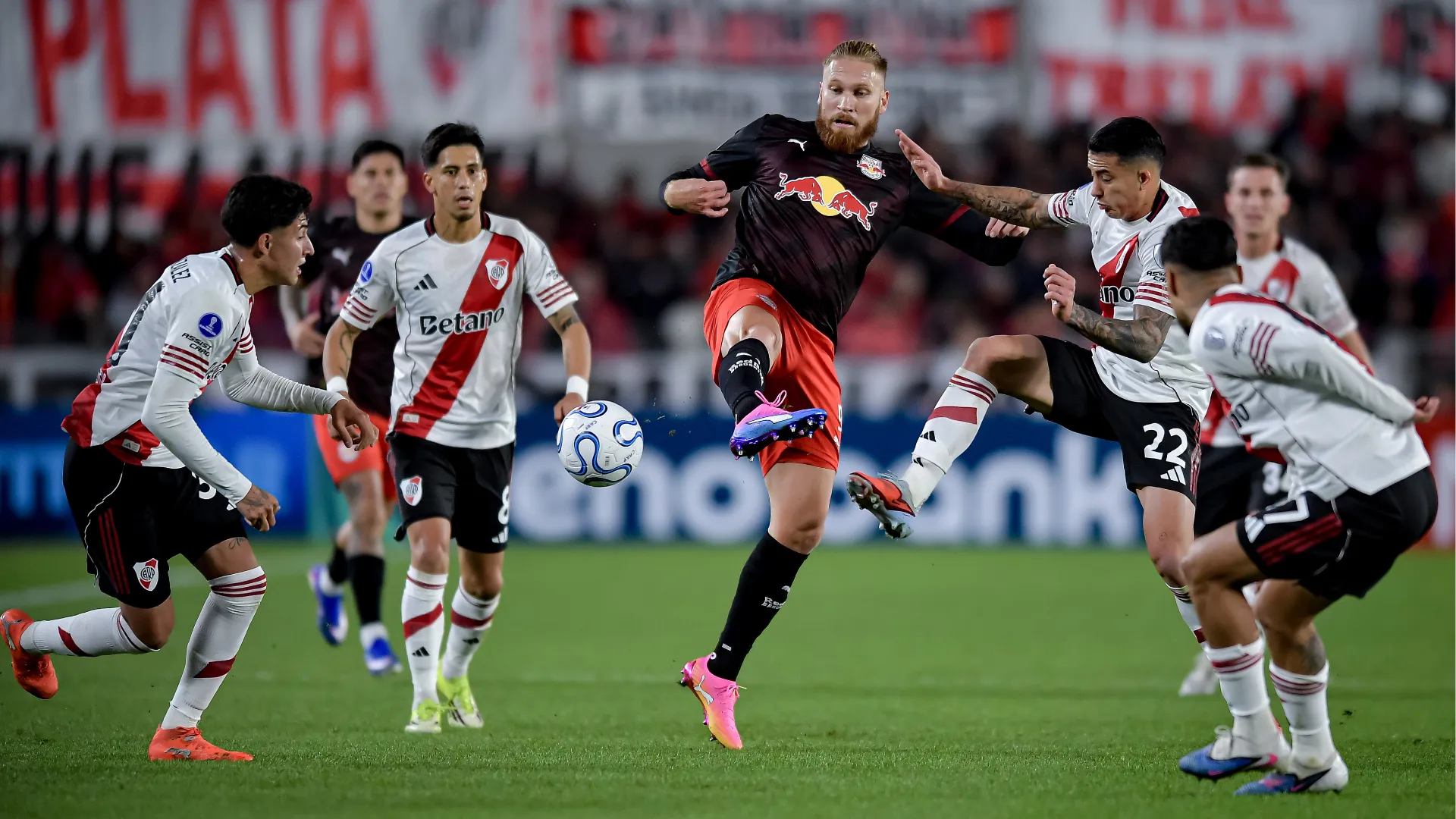 El River rescató un punto agónico ante Bragantino.