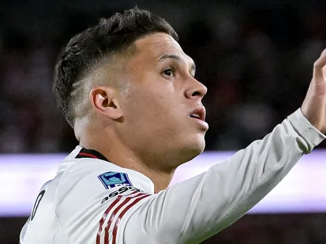 Juanfer recibió el cariño del hincha tras ponerse el equipo al hombro ante Bragantino