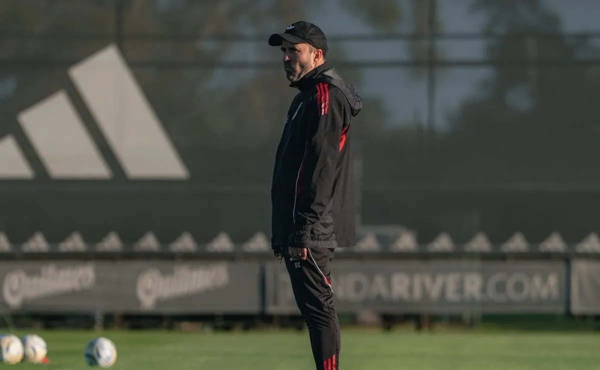 Con tres cambios obligados, la formación que Coudet piensa poner en la final del Apertura