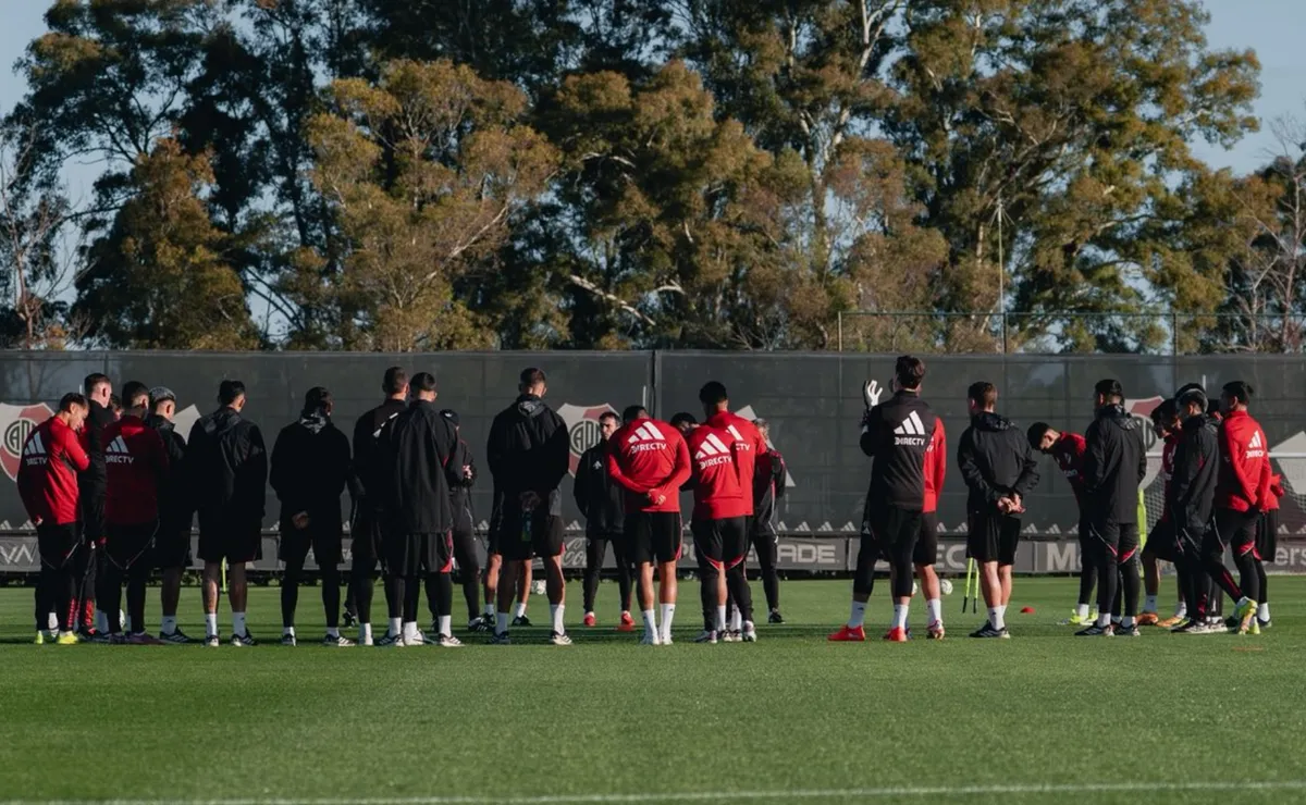 A horas del viaje a Córdoba: la llamativa decisión de Coudet con el plantel de River antes de la final