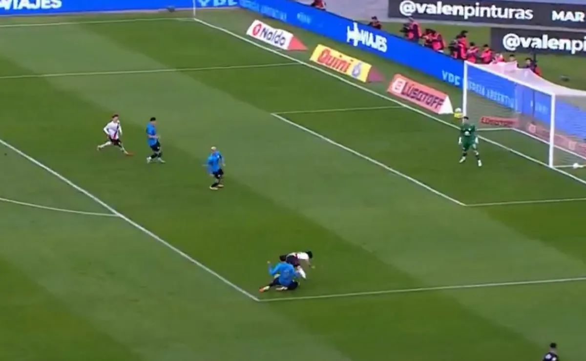 El penal a Juan Cruz Meza que reclamó River.