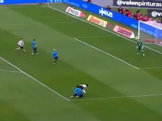 El penal que reclaman en River y la explicación de Falcón Pérez: por qué no cobraron falta sobre Juan Cruz Meza