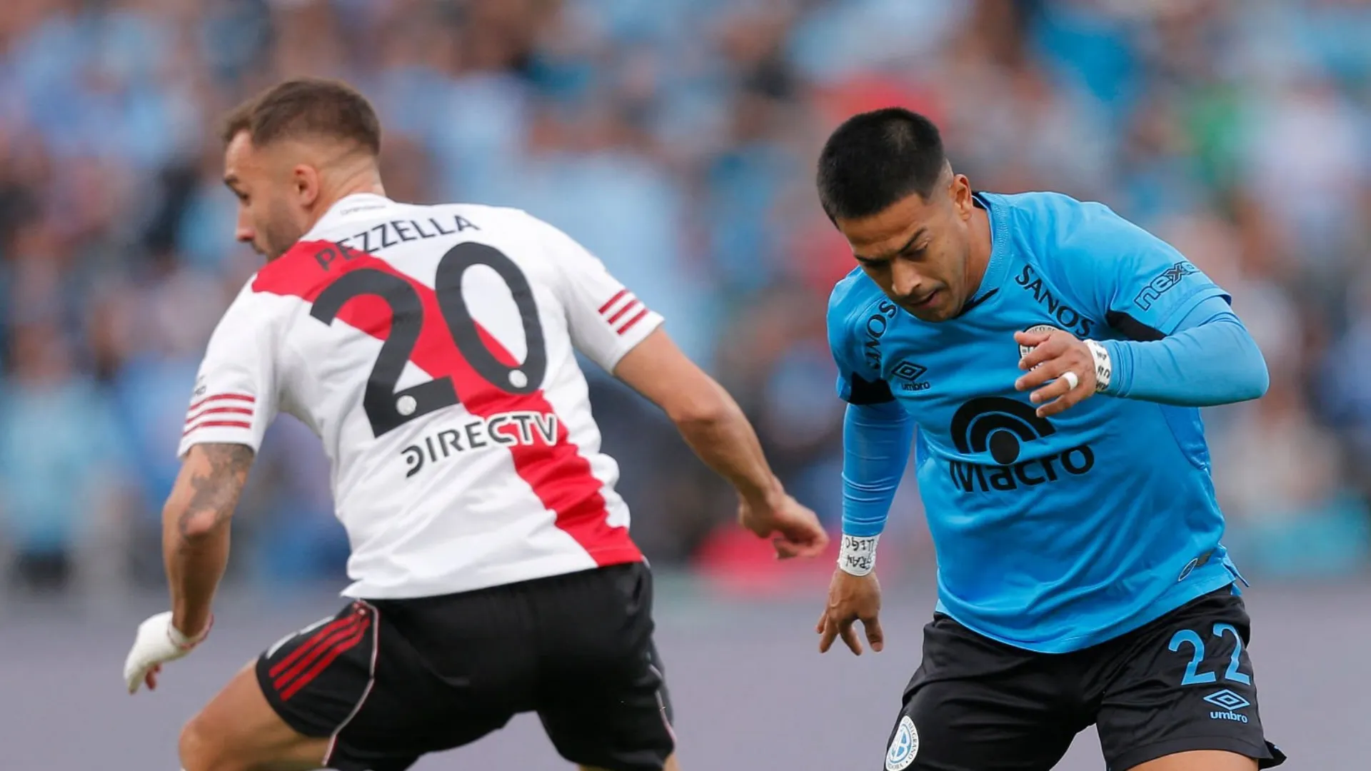 Pezzella entró para defender y a River le hicieron dos goles.