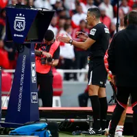 Yael Falcón Pérez, árbitro de la final River vs. Belgrano, explicó por qué cobró penal la mano de Lautaro Rivero
