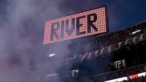 Los hinchas se acercan al Monumental.