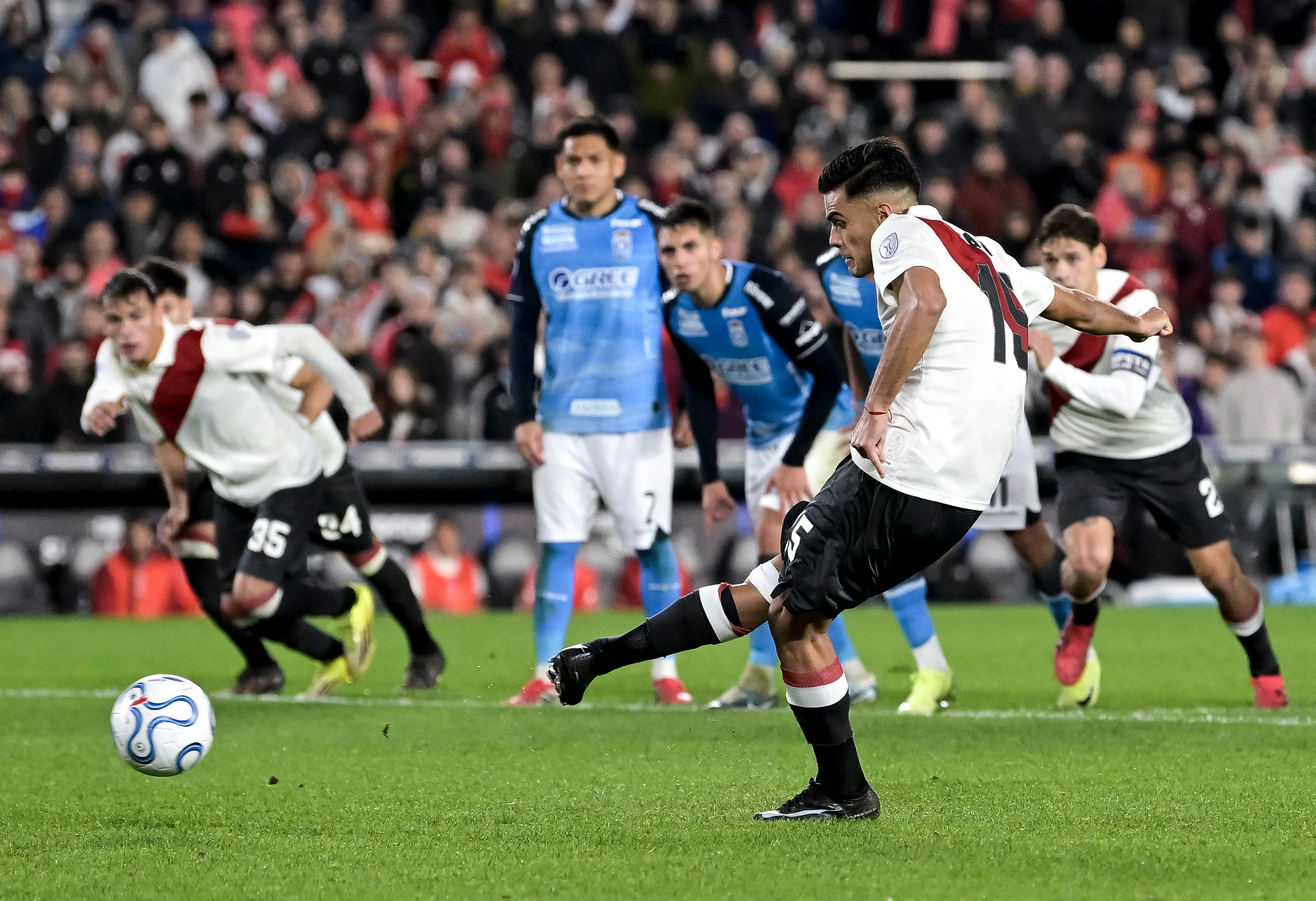 Fausto Vera marcó su primer gol con la camiseta de River contra Blooming. (Getty Images)