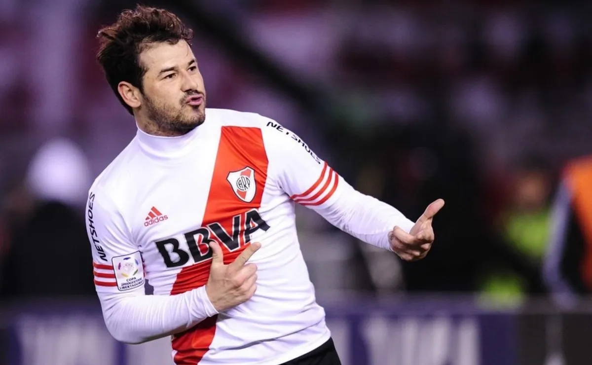 Mora cargó a Boca tras el papelón con Católica.