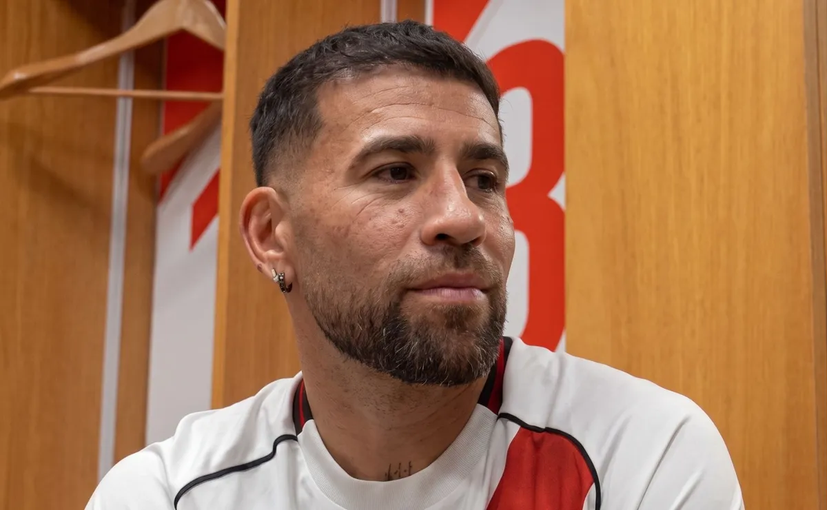 Tras firmar en River, Otamendi dio a conocer un tatuaje gallina que nunca se había visto