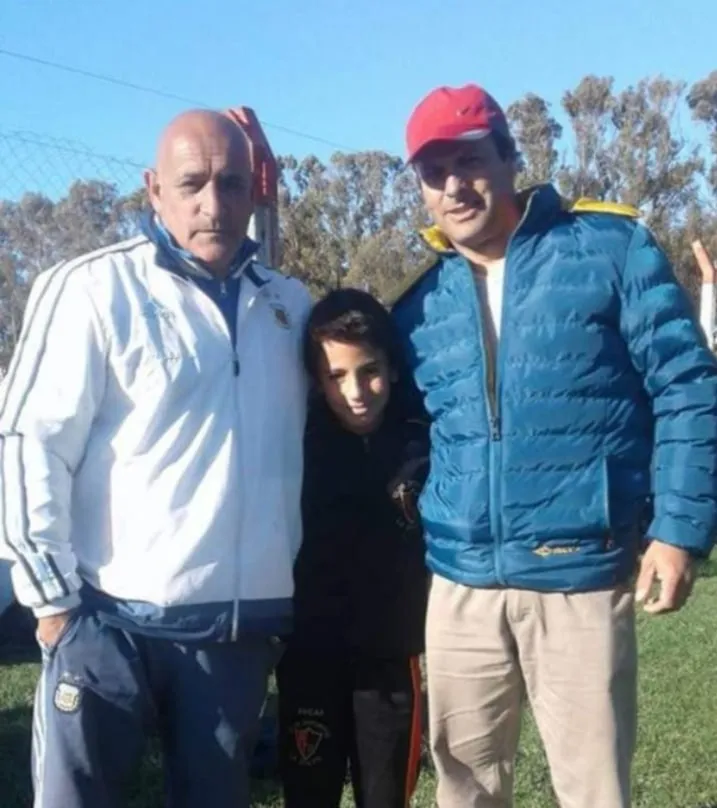 De izquierda a derecha: Carlos Azcona, Lucas Silva e Ignacio, su papá.