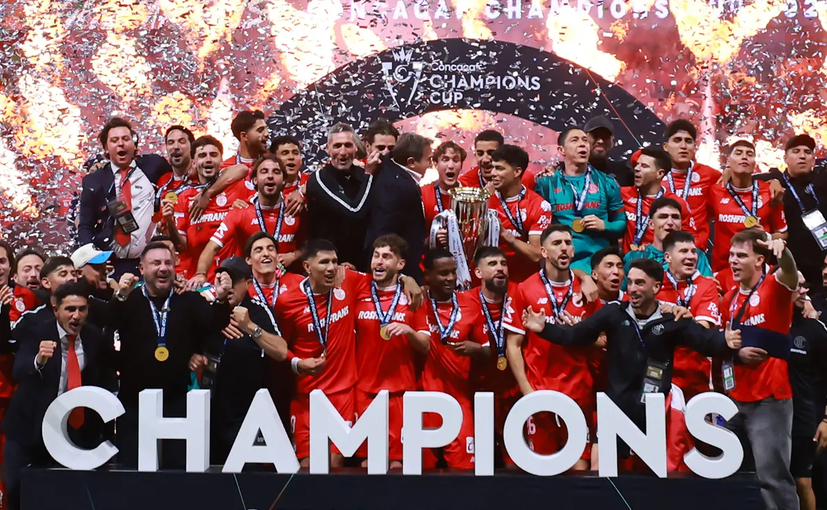 Se fue de River por la puerta de atrás, se convirtió en figura en su equipo y fue campeón continental