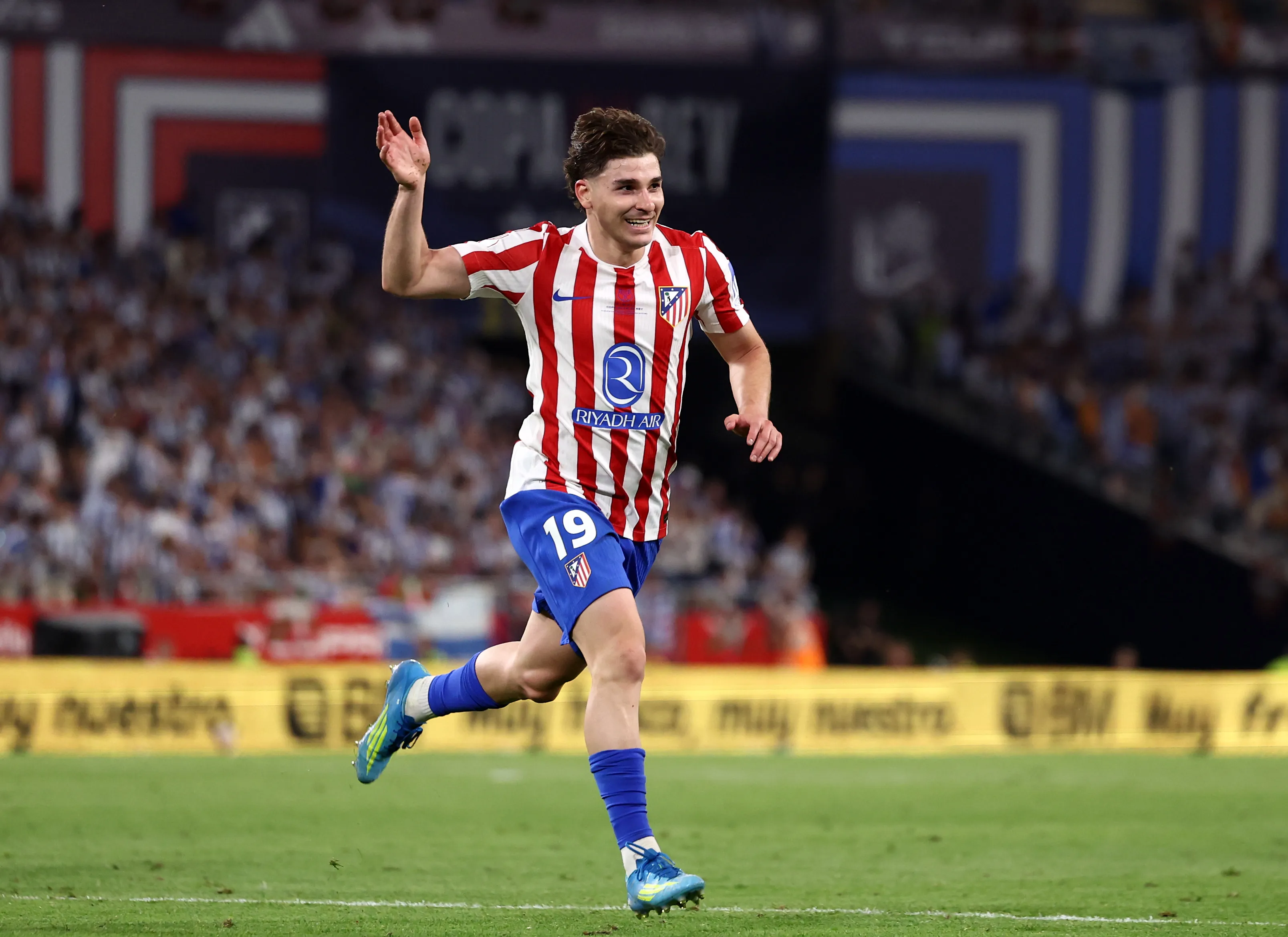 En caso de que Julián Álvarez fuese vendido por 150 millones, River embolsaría 5,6 millones de euros por el mecanismo de solidaridad. (Getty Images)