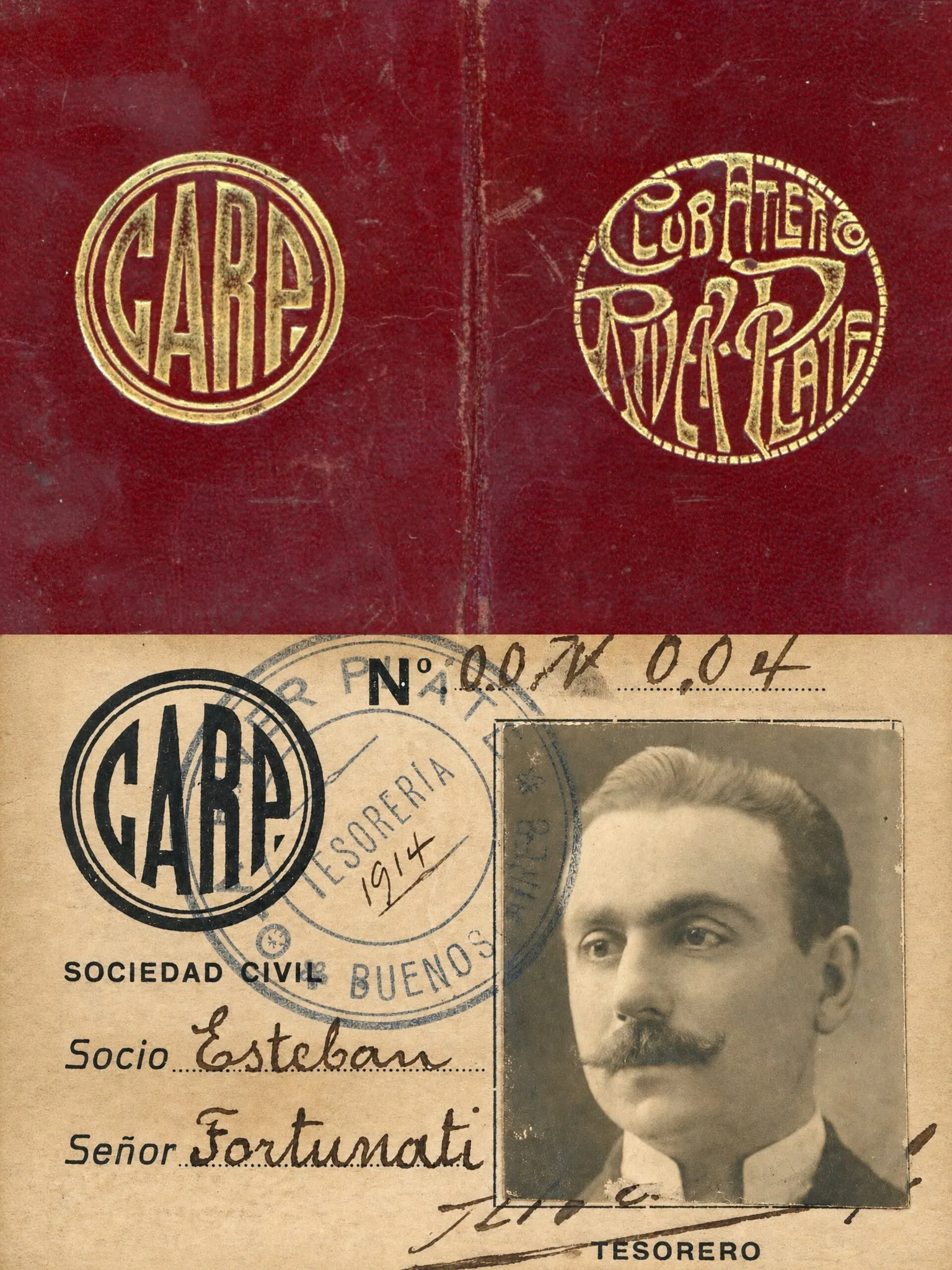 El carnet de Esteban Fortunati en el cual figura un inédito escudo de River. (River Plate oficial)