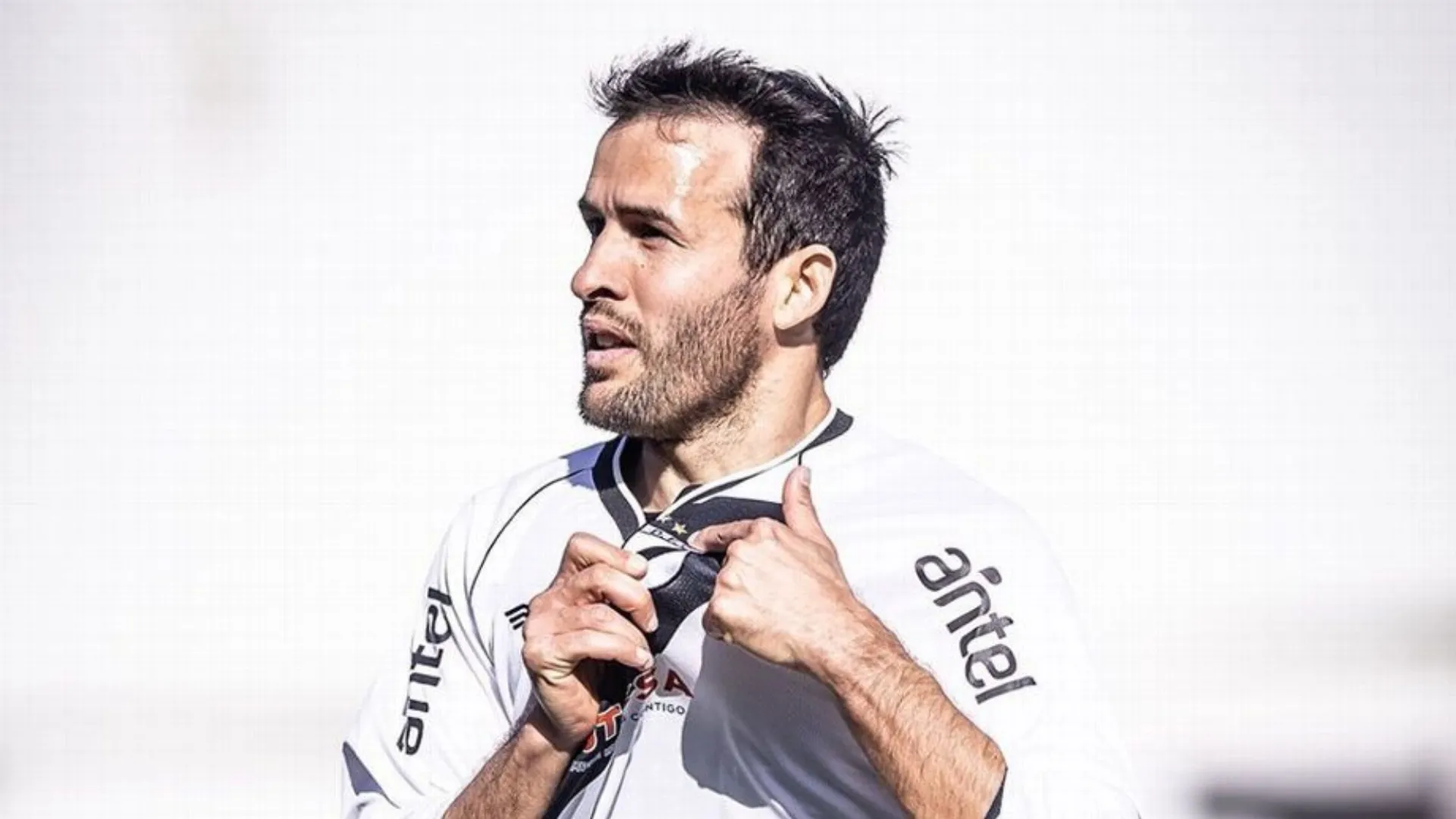 Camilo Mayada se va sorpresivamente de Danubio.