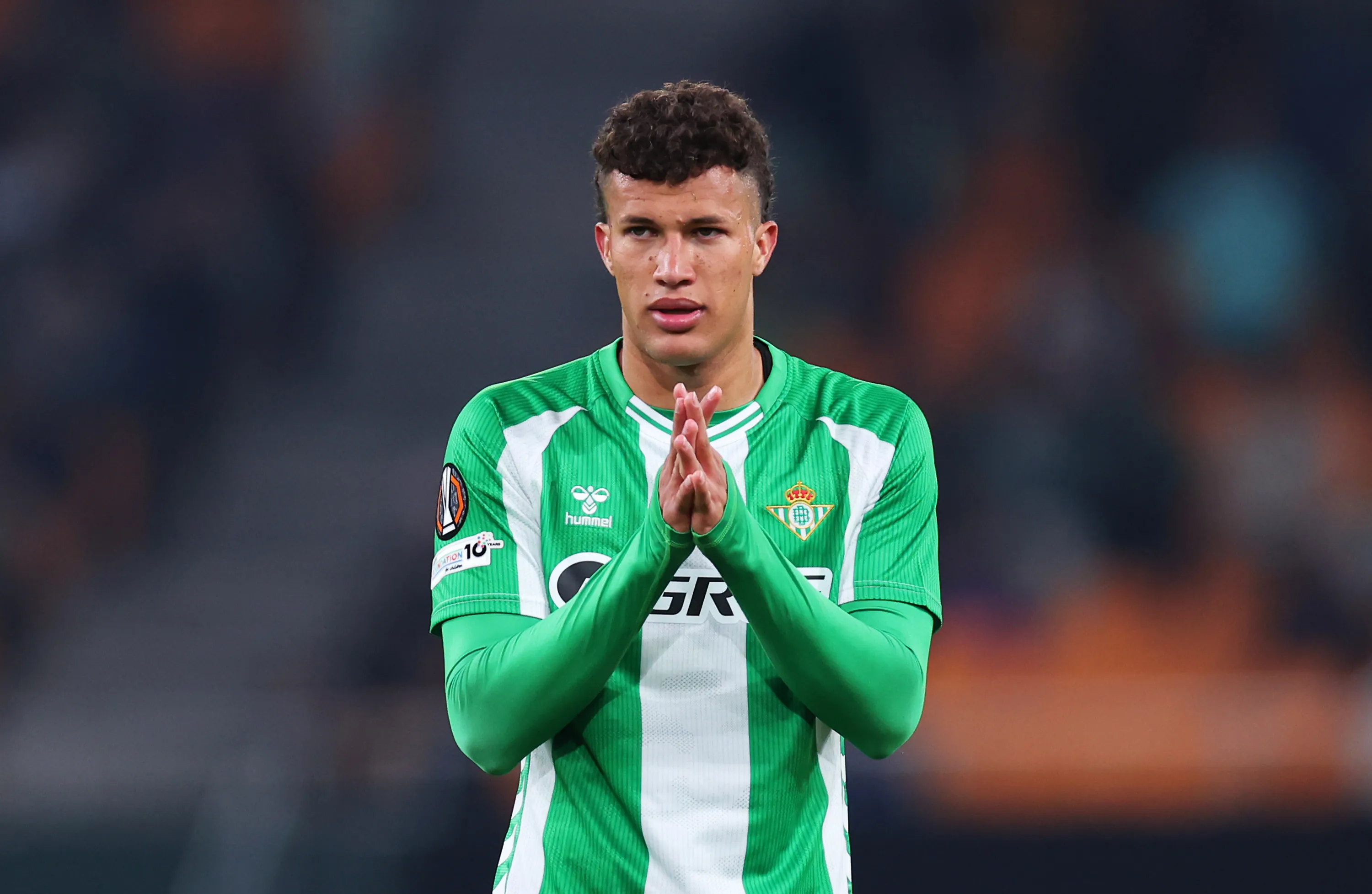 En los términos de Betis, River se baja de la compra de Deossa.