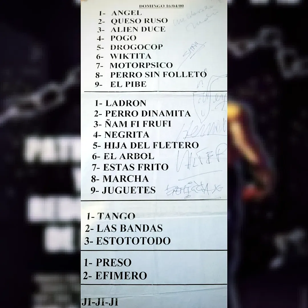 Lista de temas que hicieron los Redondos en River, en abril de 2000 (FOTO: @losredondos.enfotos)