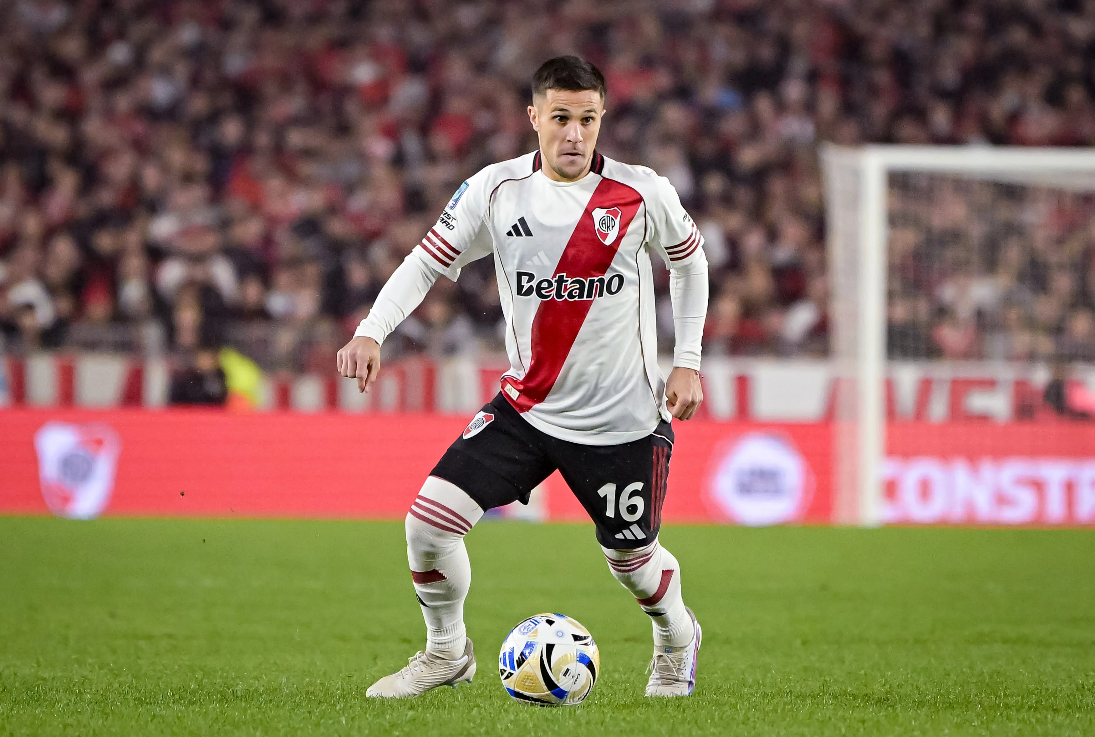 Bustos se acostumbró a ser suplente de Montiel desde principios del 2025. (Getty Images)