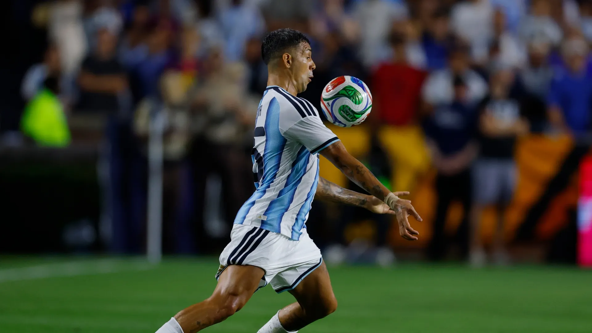 Facundo Medina, titular.