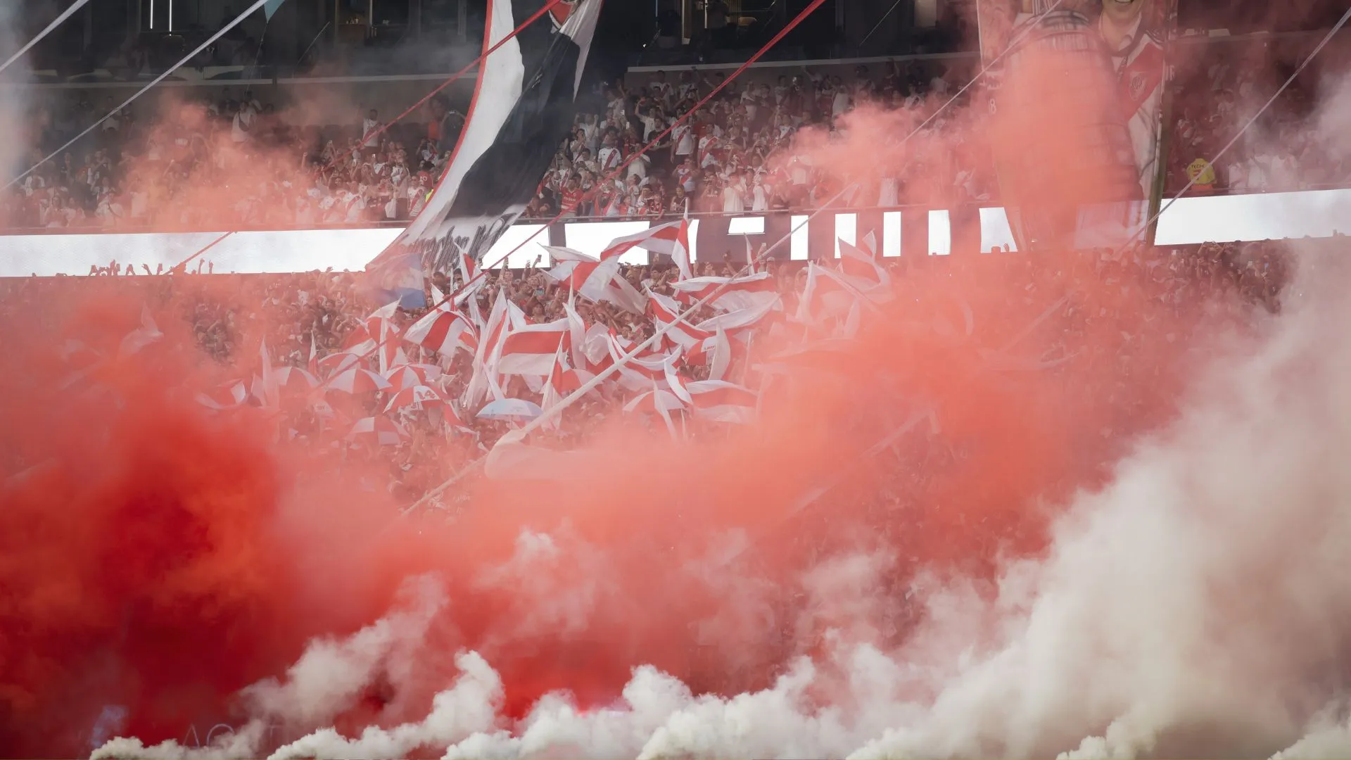River espera por la confirmación de los organismos de seguridad para saber si podrá llevar hinchas a Banfield.